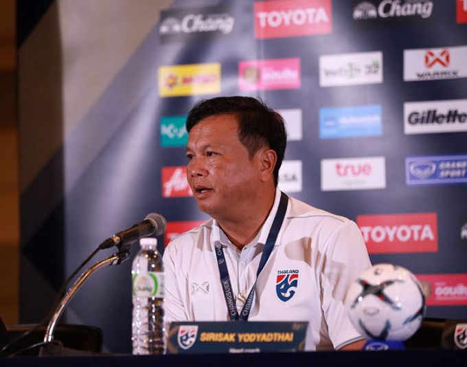 HLV trưởng Thái Lan Sirisak cho rằng Tuyển Việt Nam lần này chưa tập hợp đủ đội hình mạnh, và tin Thái Lan có thể giành chiến thắng ở trận đấu này.
