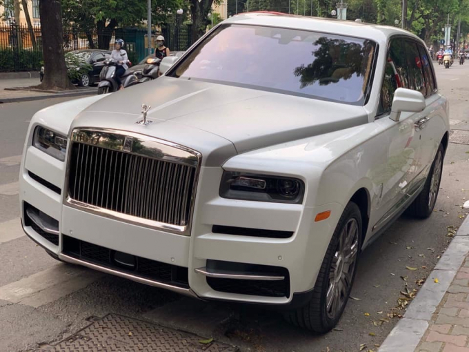 SUV siêu sang Rolls-Royce Cullinan đầu tiên về Việt Nam.
