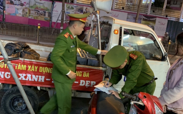 Cầu Giấy, Hà Nội: Xử lý hàng trăm trường hợp vi phạm về trật tự đô thị