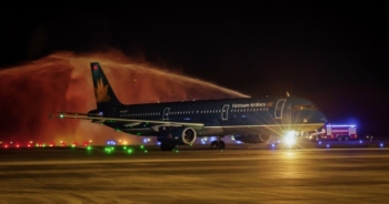 Sân bay Vân Đồn đón chuyến bay quốc tế đầu tiên của hàng không Việt Nam