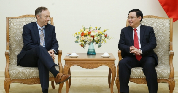 Phó Thủ tướng Vương Đình Huệ tiếp Phó Chủ tịch Nike