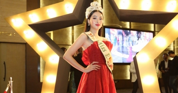Phương Khánh quyến rũ đến nao lòng tại đêm chung kết Miss Earth Singapore 2019