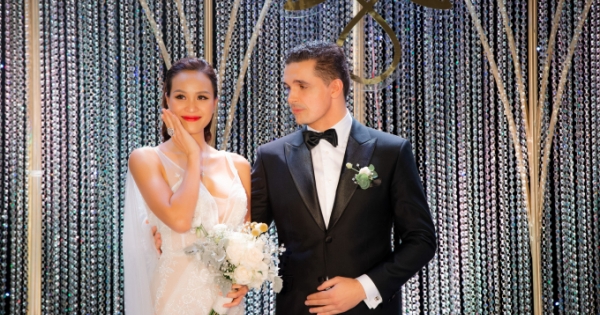 Phương Mai đeo trang sức cưới hơn 1,4 tỷ đồng trong hôn lễ