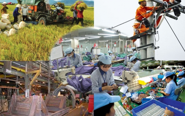 Slide - Điểm tin thị trường: Nợ công Việt Nam xuống mức thấp nhất từ năm 2015
