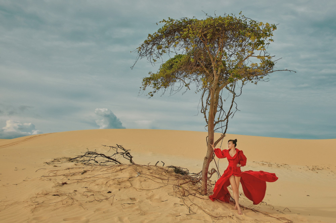 Hình ảnh vô cùng quyến rũ nhưng không kém phần mạnh mẽ của Hoa hậu Hằng Nguyễn.