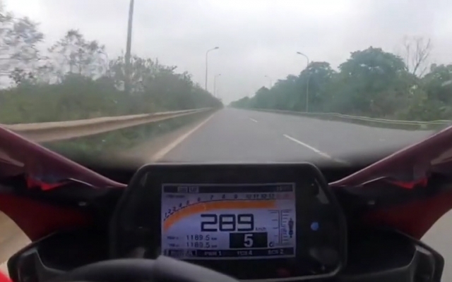 Clip kinh hoàng môtô chạy tốc độ gần 300 km/h trên đại lộ Thăng Long