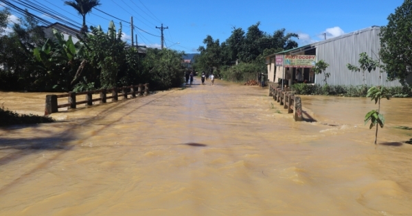 Lâm Đồng: Lũ kinh hoàng tràn về, nhiều căn nhà và cây trồng ngập trong nước