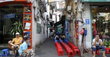 Nhịp sống sôi động trong ngõ siêu nhỏ ở phố cổ Hà Nội