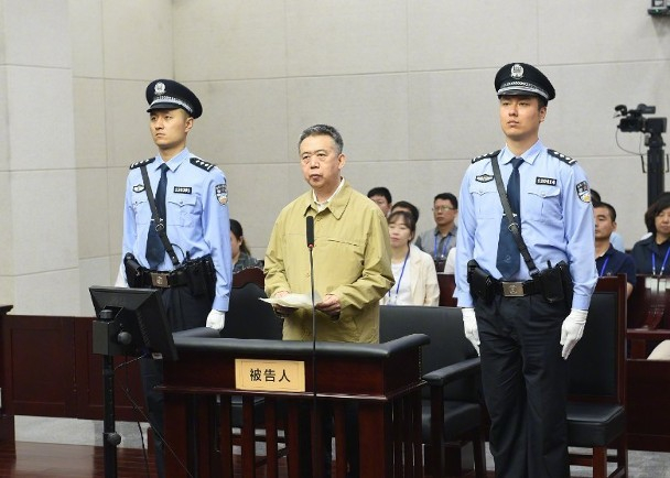 Hôm 20/6, tòa án Thiên Tân đã tiến hành xét xử Mạnh Hoành Vĩ, cựu giám đốc Tổ chức Cảnh sát hình sự quốc tế (Interpol), vì nhận hối lộ hơn 2,11 triệu USD. Ảnh: vietnamnet.vn.