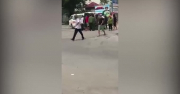 Clip xô xát giữa nhân viên 2 nhà hàng ở biển Hải Tiến, hàng chục cảnh sát được huy động