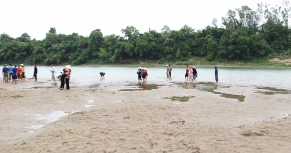 Xót xa tìm thấy thi thể 3 học sinh trên dòng sông Lam