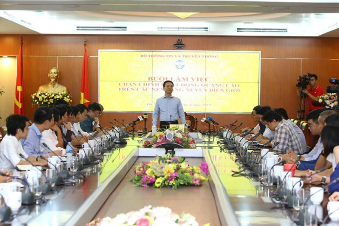 Bộ trưởng Bộ Thông tin và Truyền thông Nguyễn Mạnh Hùng chủ trì buổi làm việc nhằm chấn chỉnh hoạt động quảng cáo trên các nền tảng xuyên biên giới