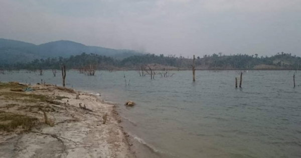 Kon Tum: Lật phà chở gỗ trên sông, 1 người thiệt mạng