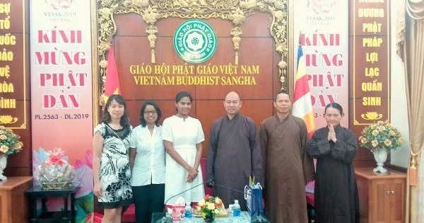 Đoàn Đại sứ quán Sri-Lanka đến thăm Trụ sở Giáo hội Phật giáo Việt Nam
