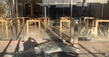 Nhiều cửa hàng Apple Store bị người biểu tình đập phá, “hôi của”