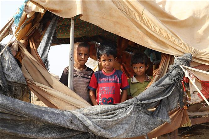 Trẻ em tại một trại tị nạn ở Hajjah, Yemen, ngày 7/4/2020. Ảnh: THX/TTXVN