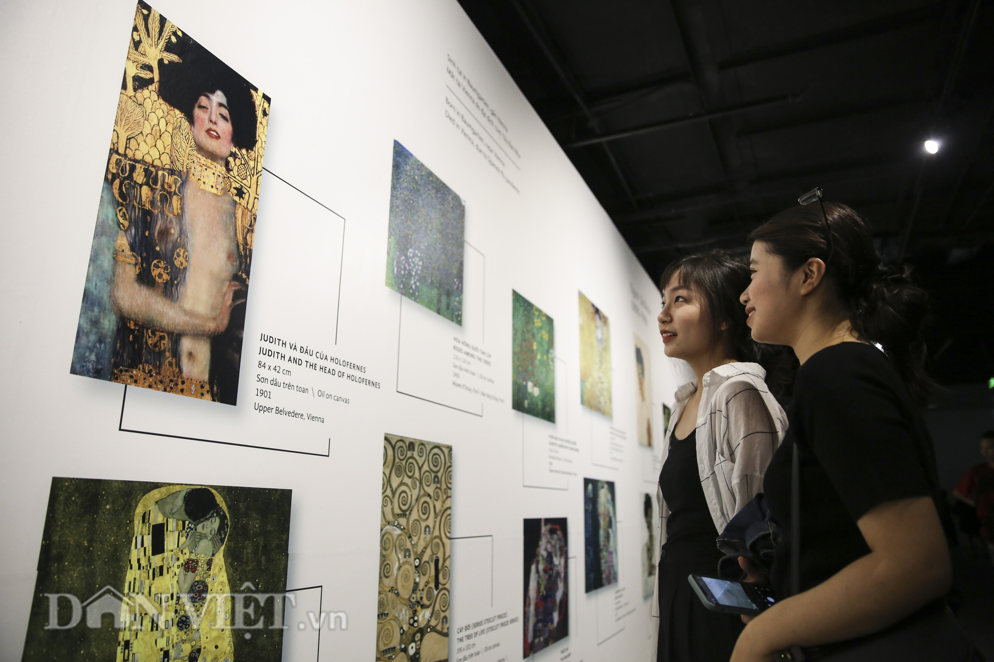 Chiêm ngưỡng những kiệt tác hội họa trăm năm, giá trăm triệu USD tại Hà Nội - Ảnh 3.