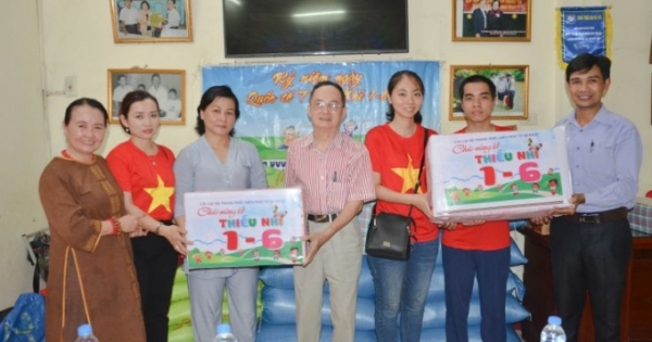 Hà Nội: CLB Thanh thiếu niên Phật tử Quán Sứ tặng quà nhân ngày Quốc tế thiếu nhi