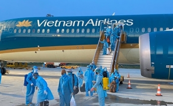 Đón công dân Việt Nam từ nước Anh trên chuyến bay VN88 trở về cách ly