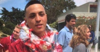 Cảnh sát California bắn chết thanh niên 22 tuổi đang quỳ gối