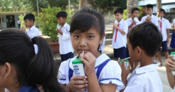 Gần 55.000 trẻ em tỉnh Trà Vinh thụ hưởng chương trình sữa học đường