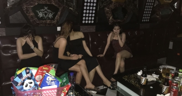 Hưng Yên: Bắt "ổ nhóm" nam thanh nữ tú "bay, lắc" tại quán Karaoke