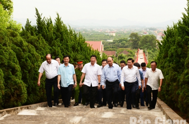 Thủ tướng Nguyễn Xuân Phúc tới thăm