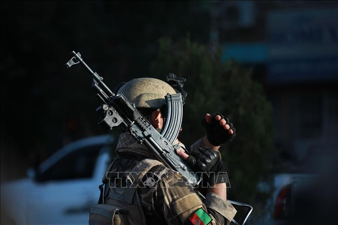 Lực lượng an ninh gác tại hiện trường một vụ nổ bom ở thủ đô Kabul, Afghanistan ngày 30/5/2020. Ảnh: THX/TTXVN