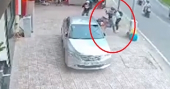 Video: Pha lì lợm của nam thanh niên quật ngã hai tên cướp đi xe máy
