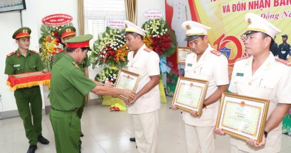 Trung đoàn CSCĐ Đông Nam Bộ đón nhận bằng khen Thủ tướng Chính phủ