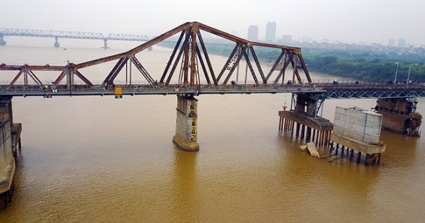 Hà Nội: Phát hiện vật thể nghi là bom gần cầu Long Biên