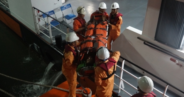 Cứu nạn thuyền viên bị đa chấn thương vùng đầu khi tàu cách Đà Nẵng 140 hải lý