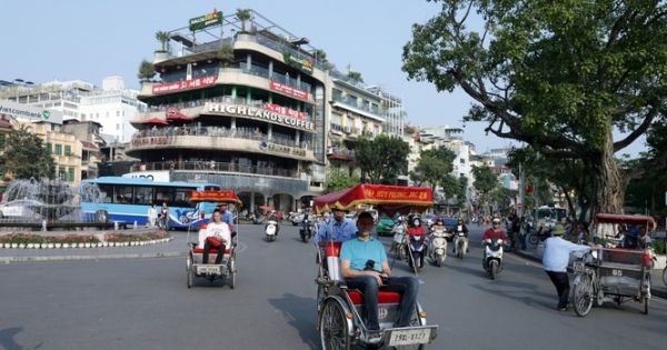 Có nên mạo hiểm đón khách quốc tế?