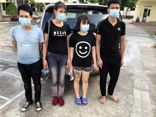 4 người Việt Nam nhập cảnh trái phép qua biên giới bị bắt giữ, đưa đi cách ly y tế tập trung.