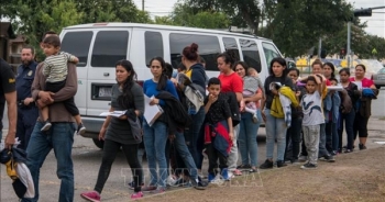 Tòa án Mỹ ra phán quyết trả tự do cho trên 100 trẻ em nhập cư