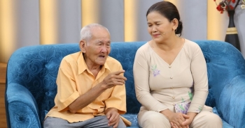 Chuyện tình của cụ ông 96 tuổi lấy vợ kém 36 tuổi