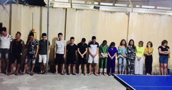 Thanh Hoá: Bắt quả tang 16 nam thanh nữ tú tổ chức sử dụng ma túy tại quán Karaoke