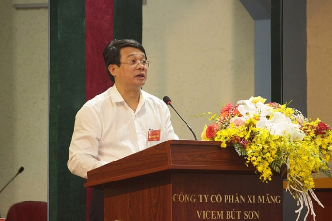 Ông Bùi Hồng Minh - Bí thư Đảng ủy, Chủ tịch HĐTV VICEM phát biểu trong buổi làm việc với Vicem Bút Sơn.