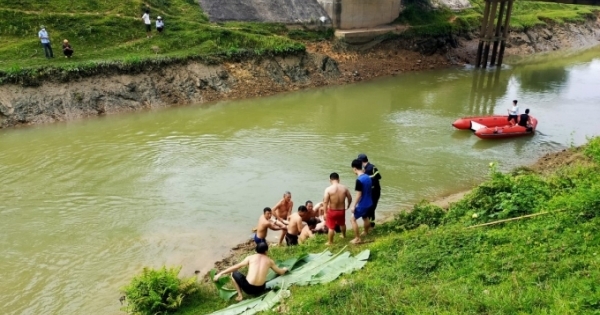 Thêm một thi thể nam sinh đuối nước được tìm thấy trên sông Đào
