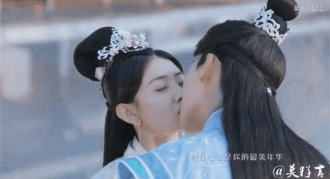 Theo thống kê của người hâm mộ, Hình Chiêu Lâm và Lương Khiết đã lập kỷ lục hôn nhau trên màn ảnh khi thực hiện hơn 50 cảnh hôn và 6 lần làm đám cưới .