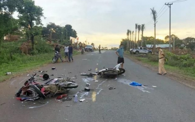 Gia Lai: Hai xe máy tông nhau, 5 người thương vong