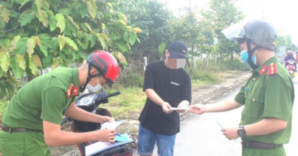 Hà Tĩnh xử phạt 22 người không đeo khẩu trang nơi công cộng