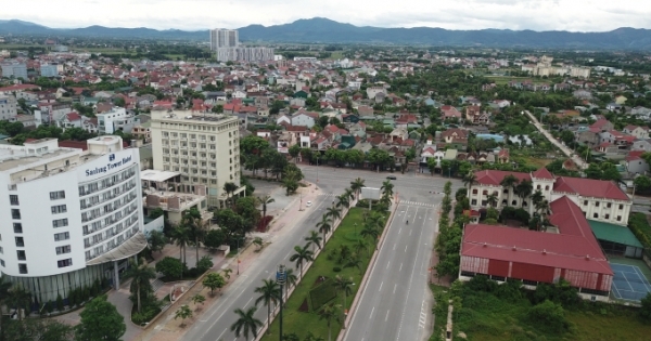 TP Hà Tĩnh vắng lặng sau khi thiết lập vùng cách ly y tế với hơn 10 vạn dân