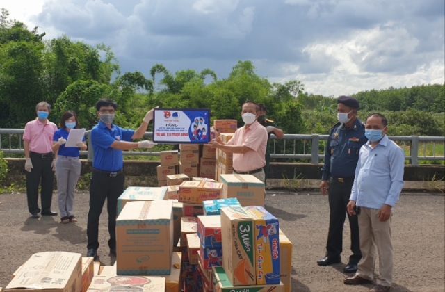 Thanh niên Bình Phước trao nguồn lực hỗ trợ tỉnh Mondulkiri, Campuchia chống Covid-19