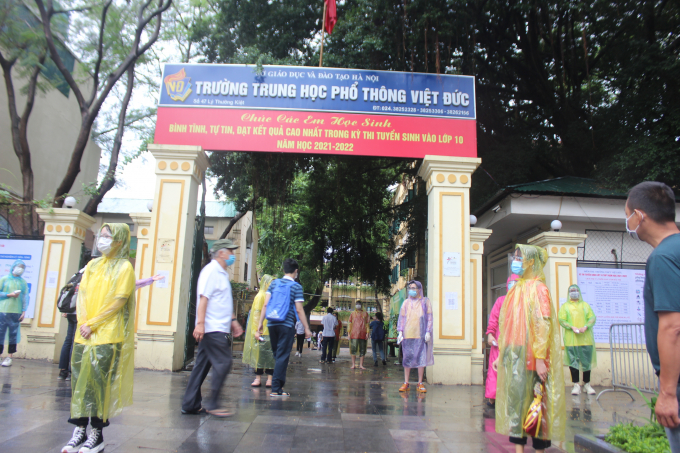 Điểm thi trường THPT Việt Đức (cổng số 1).