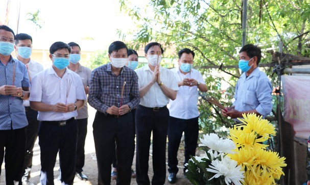 Lãnh đạo tỉnh Nghệ An thăm hỏi, động viên gia đình các nạn nhân trong vụ cháy kinh hoàng