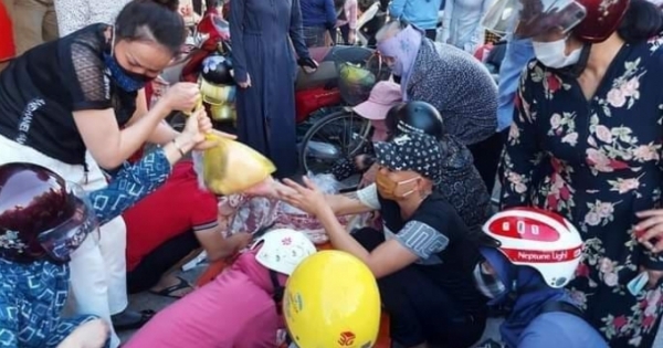 Nghệ An: Người dân đổ xô mua tích trữ thực phẩm trước tin đồn cách ly xã hội theo Chỉ thị 16