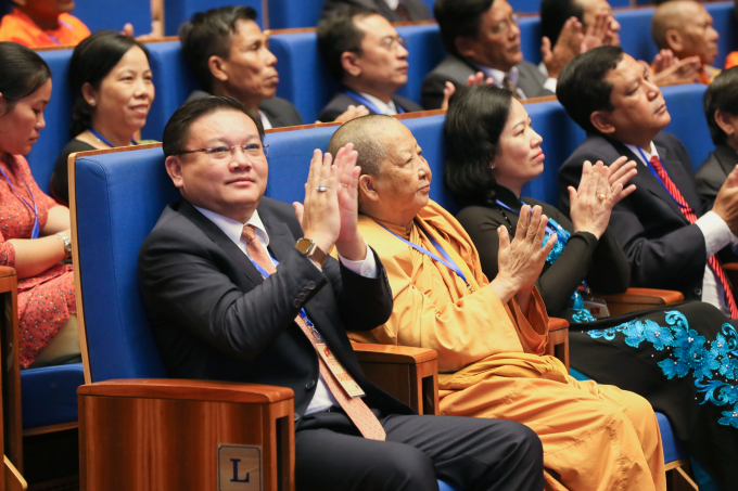 TS. Trần Khắc Tâm trong một buổi họp của thường kỳ của Quốc hội khóa XIII với vai trò Đại biểu Quốc hội.