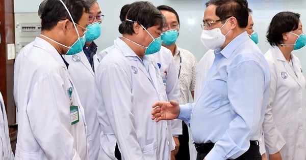 Thủ tướng tặng Bằng khen 32 thầy thuốc xuất sắc trong phòng, chống dịch Covid-19