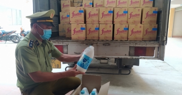 Hơn 1 nghìn can nước giặt nhãn hiệu FineLine, D-nee bị thu giữ tại Thái Nguyên